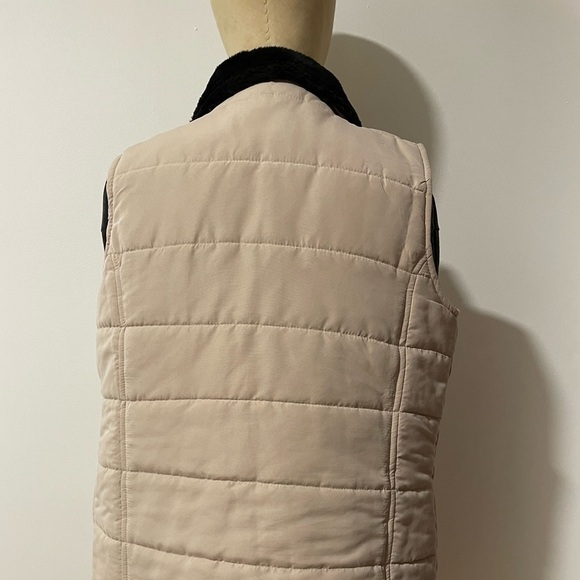 VTG Tudor Puffy Vest Faux Fur Khaki Snap Buttons Pockets Hunter Tan Neutral - Picture 9 of 13